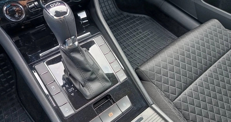 Skoda Superb cena 99900 przebieg: 121100, rok produkcji 2019 z Szczecin małe 596